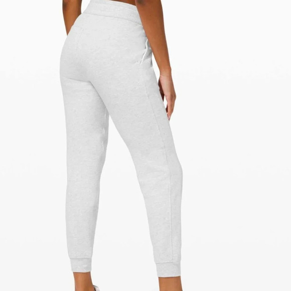 Lululemon Scuba High-Rise Jogger - Picture 3 of 8
